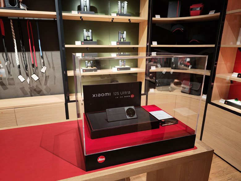Xiaomi 12S Ultra в фирменном магазине Leica